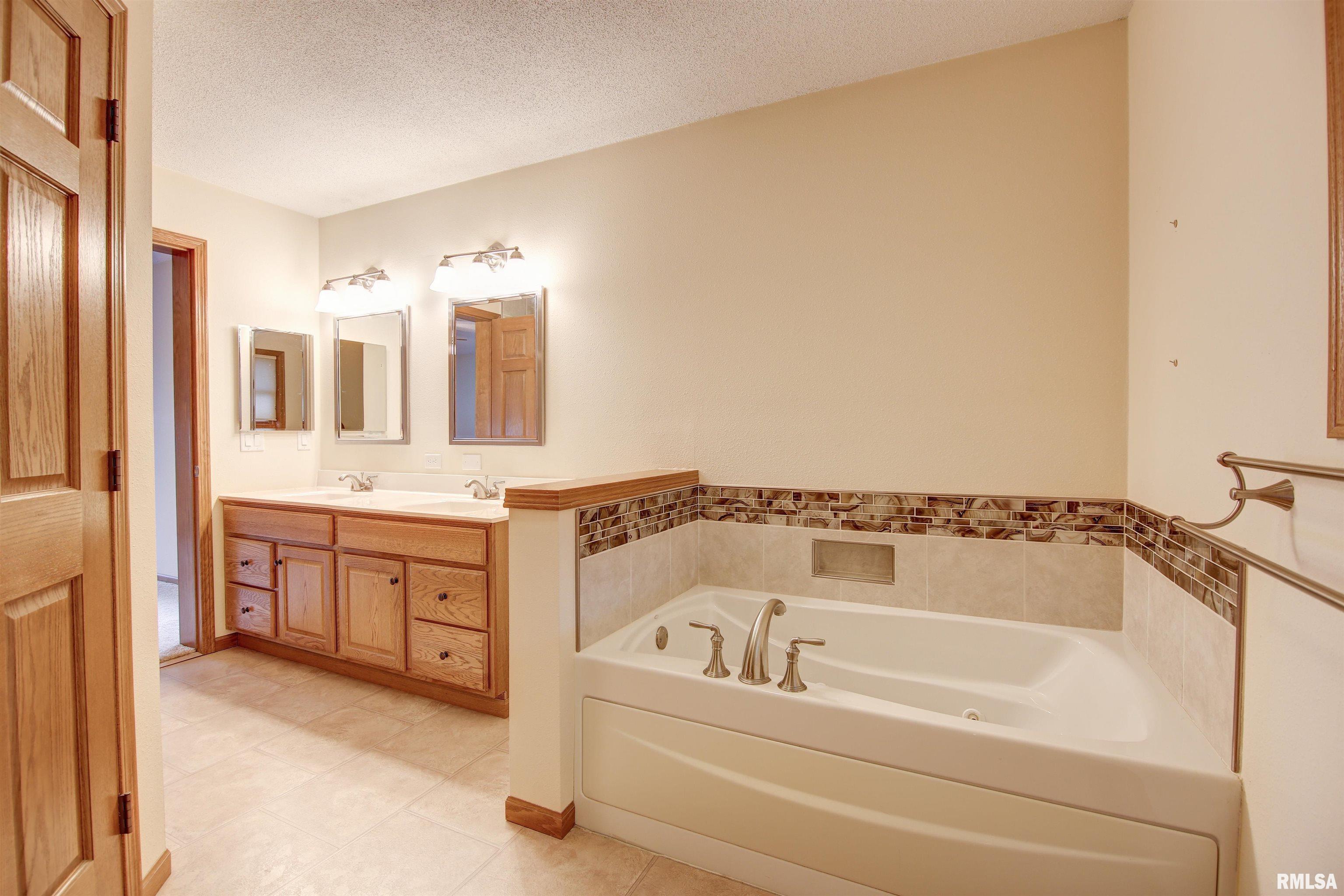 1908 Mill Court Clinton, IA 52732 - Photo 11 of 25 Gallery Image 11