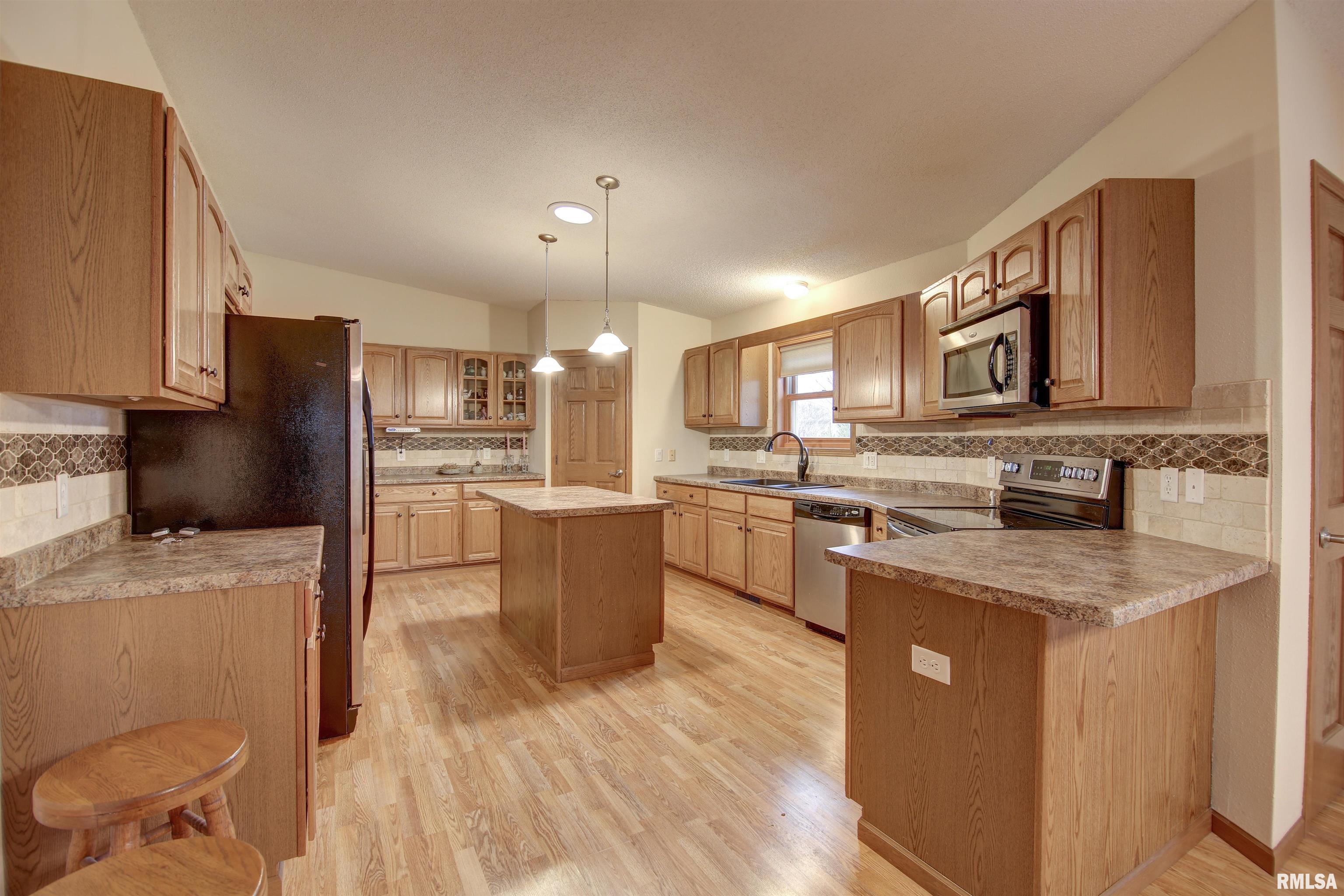 1908 Mill Court Clinton, IA 52732 - Photo 7 of 25 Gallery Image 7