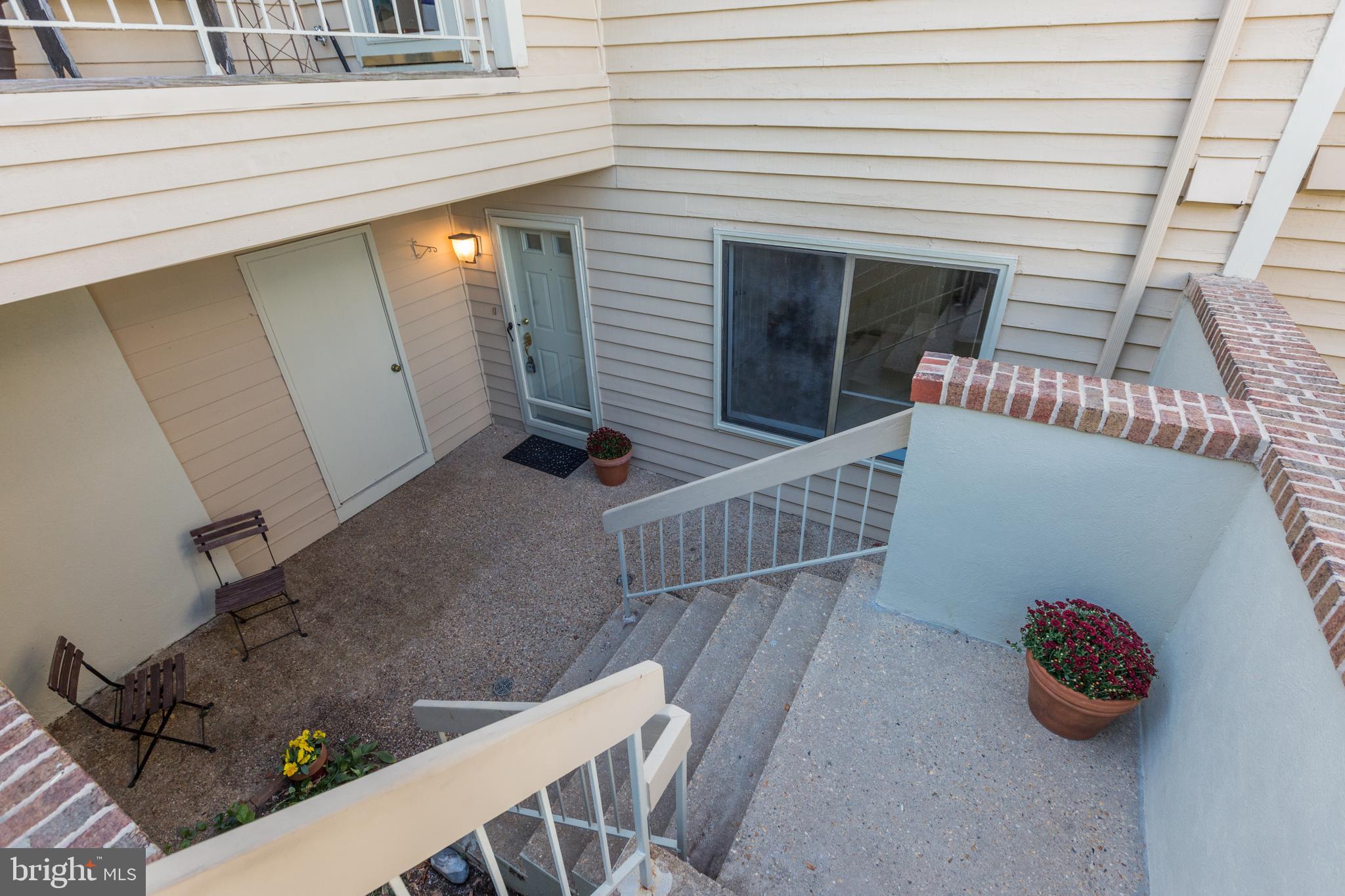 11250 Harbor Court Reston, VA 20191 - Photo 2 of 31 Lovely patio