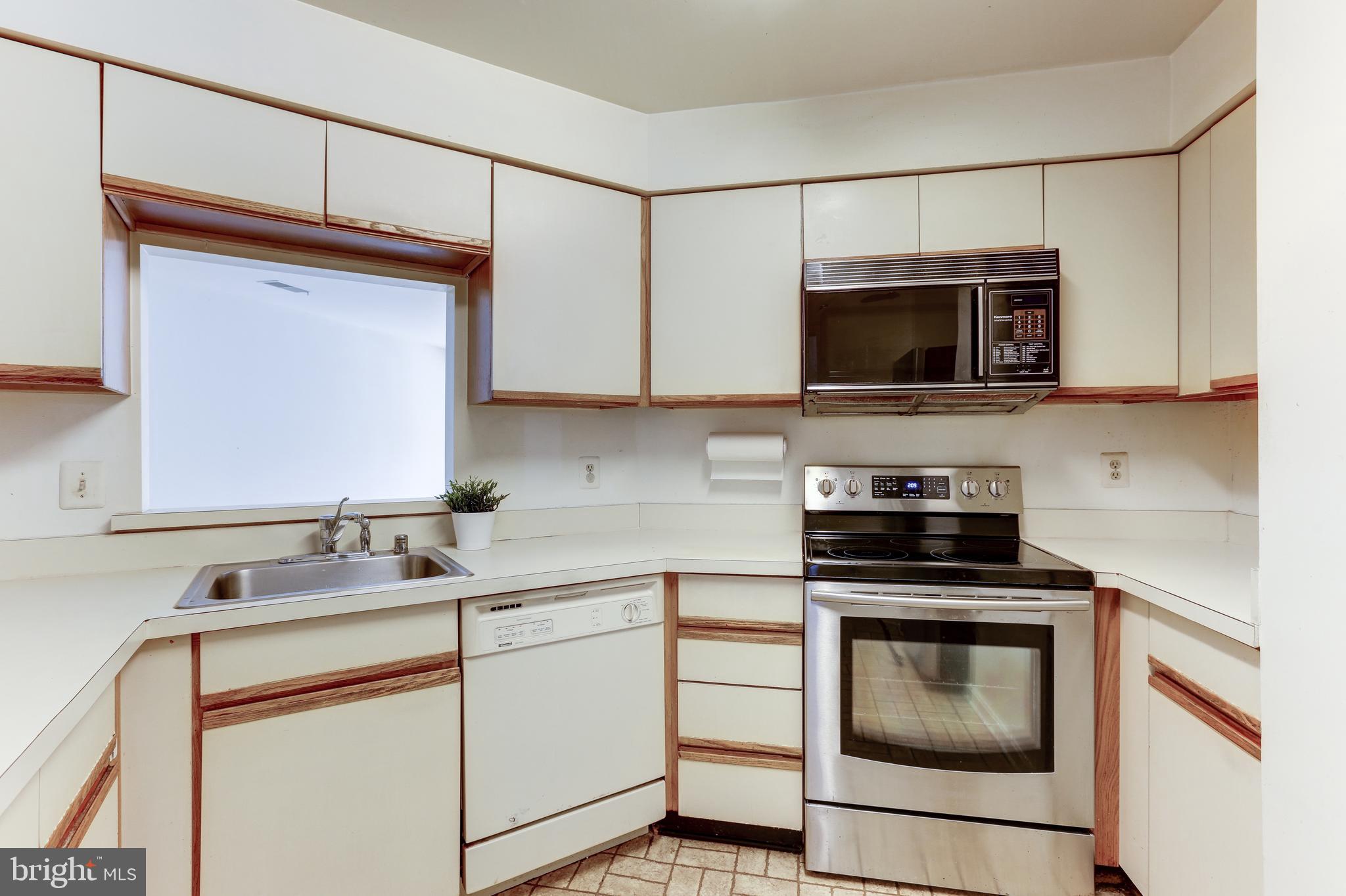 11250 Harbor Court Reston, VA 20191 - Photo 11 of 31 Gallery Image 11