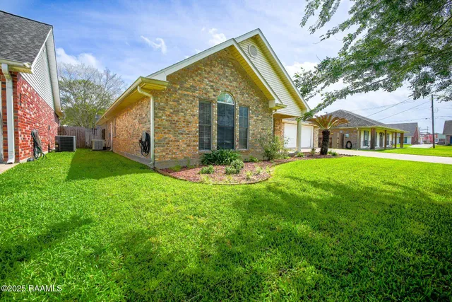 $247,500 | 1308 Arbor Circle, Morgan City, LA 70380