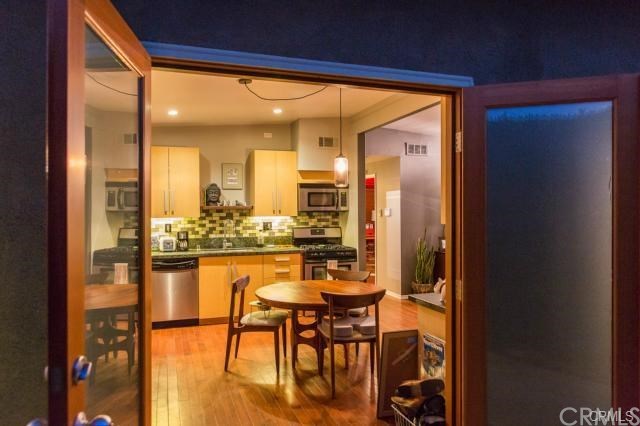 541 Bernard Street, Unit B Costa Mesa, CA 92627 - Photo 3 of 30