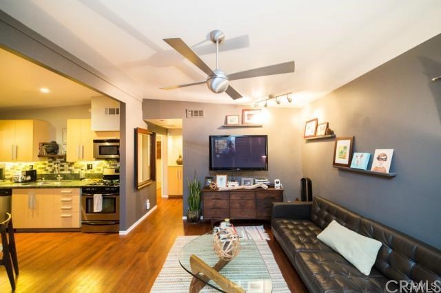 541 Bernard Street, Unit B Costa Mesa, CA 92627 - Photo 6 of 30