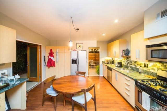 541 Bernard Street, Unit B Costa Mesa, CA 92627 - Photo 10 of 30