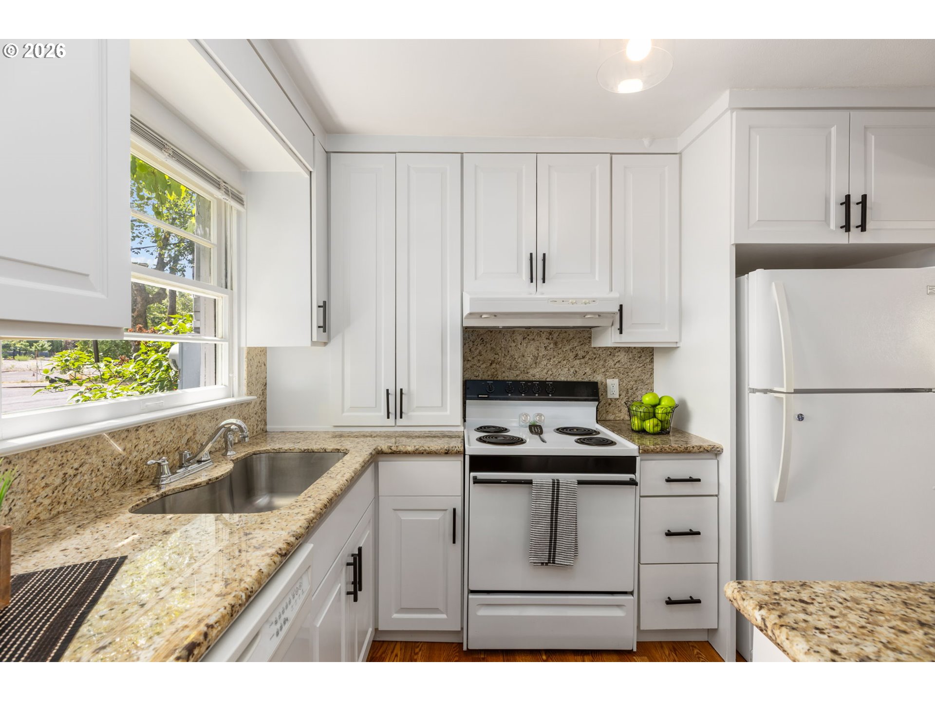 6811 Northeast Broadway Portland, OR 97213 - Photo 12 of 23 Kitchen