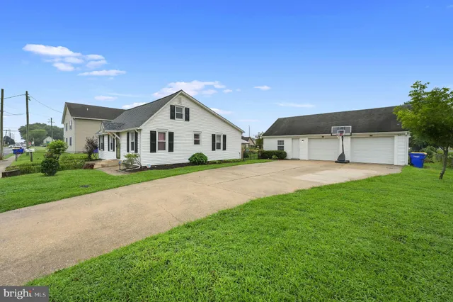 $345,000 | 219 South West Street, Harrington, DE 19952