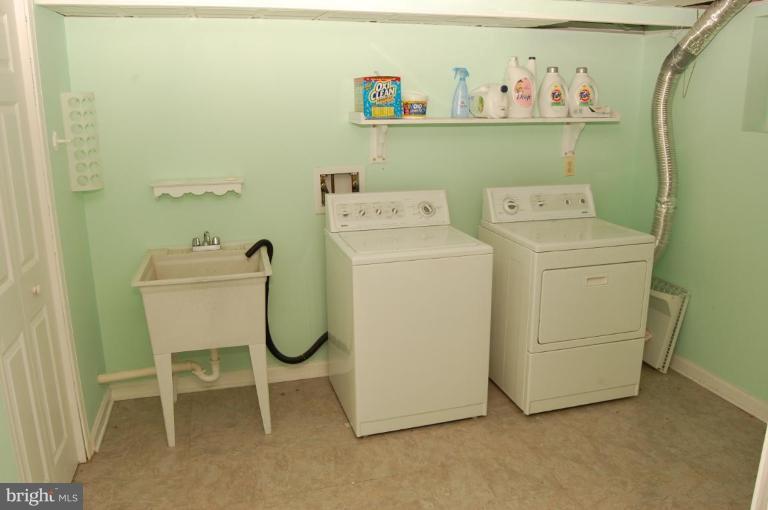 12301 Falls Road Potomac, MD 20854 - Photo 23 of 28 Laundry Area 1