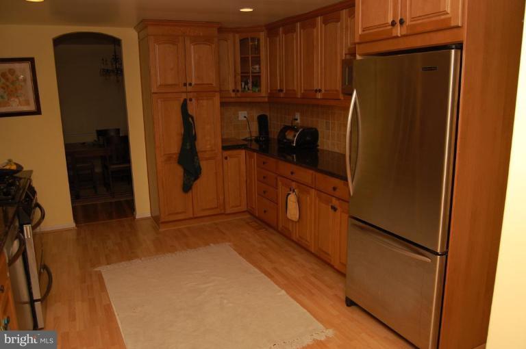 12301 Falls Road Potomac, MD 20854 - Photo 6 of 28 Kitchen