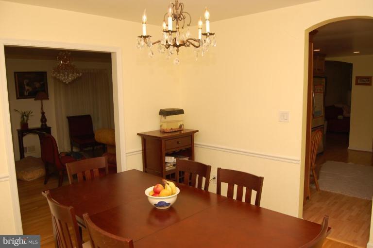 12301 Falls Road Potomac, MD 20854 - Photo 8 of 28 Dining Room