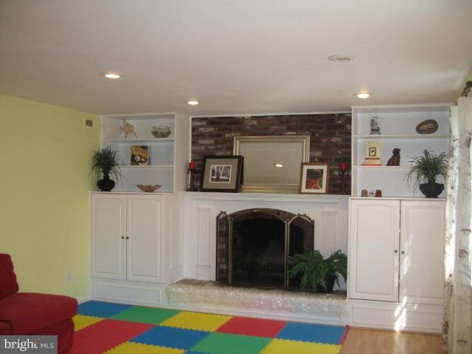 12301 Falls Road Potomac, MD 20854 - Photo 10 of 28 Family Room