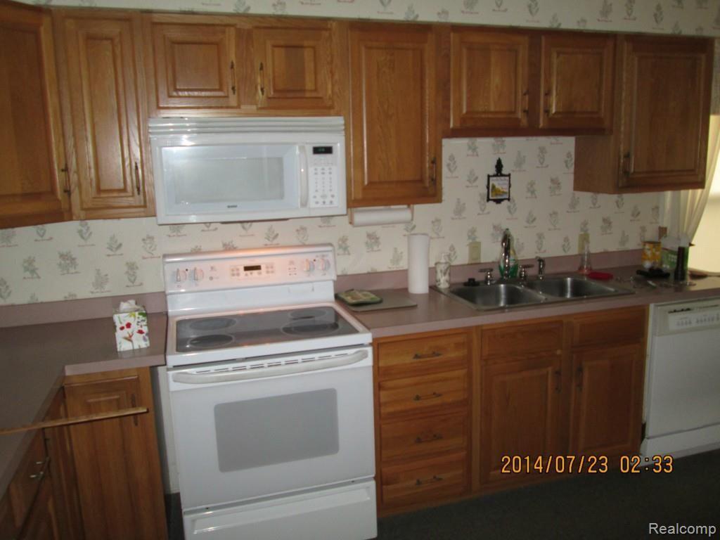 1409 Hampton Road Mount Clemens, MI 48043 - Photo 8 of 22 010.jpg