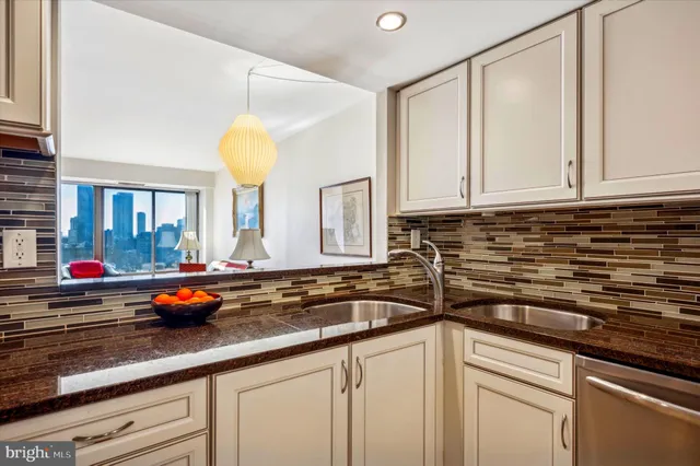 $319,900 | 2001 Hamilton Street, Unit 1024, Philadelphia, PA 19130