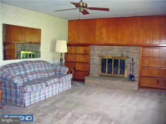 1136 West Thomas Road Lansdale, PA 19446 - Photo 2 of 7 Living Room