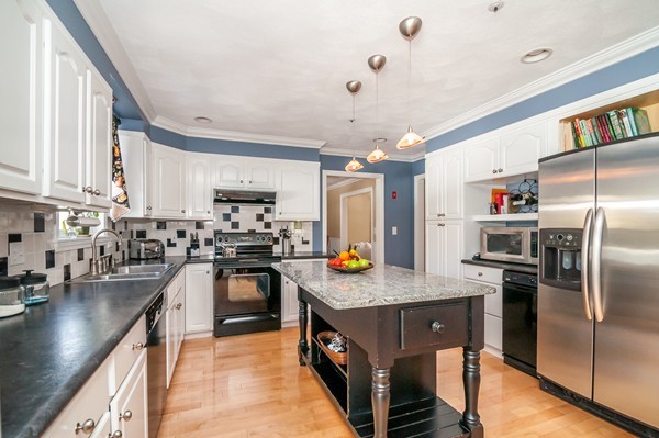 700 Sharpners Pond Road North Andover, MA 01845 - Photo 8 of 29 Gallery Image 8