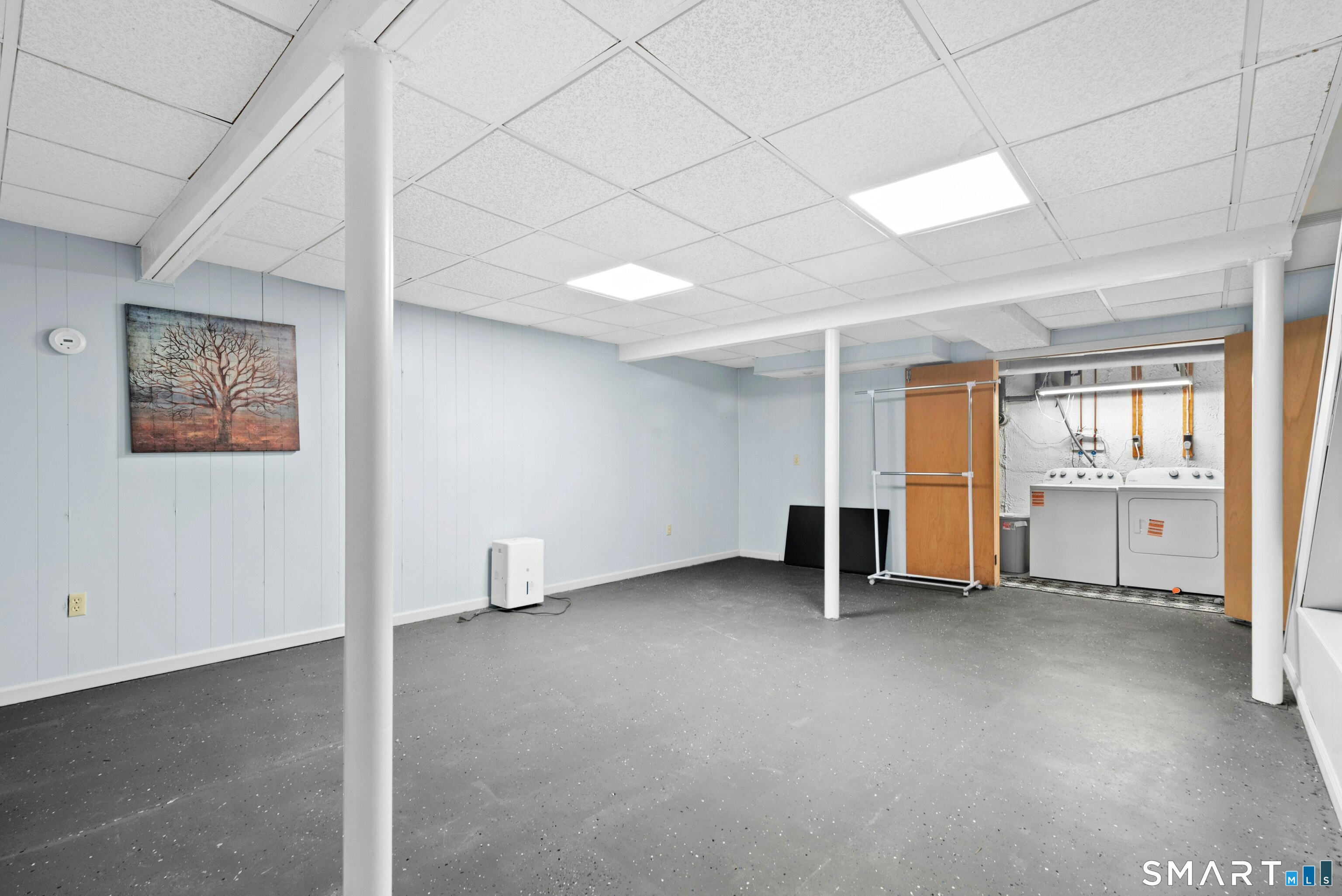 55 Mill Plain Road, Unit 193 Danbury, CT 06811 - Photo 20 of 27 an empty room with windows