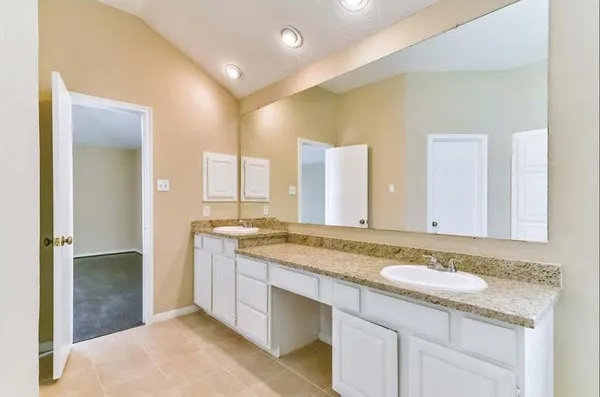 $2,300 | 4738 Cavern Drive, Friendswood, TX 77546