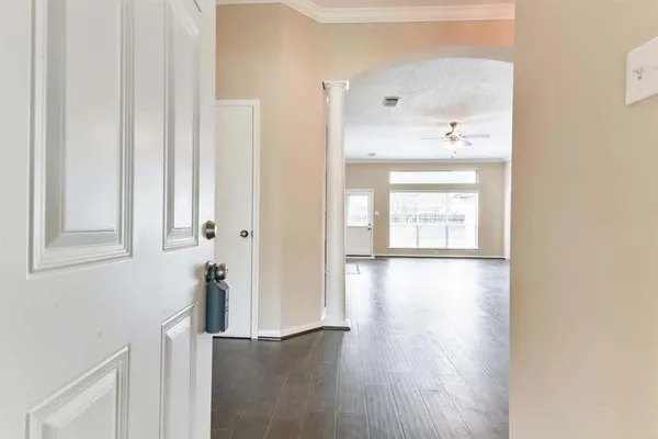 $2,300 | 4738 Cavern Drive, Friendswood, TX 77546