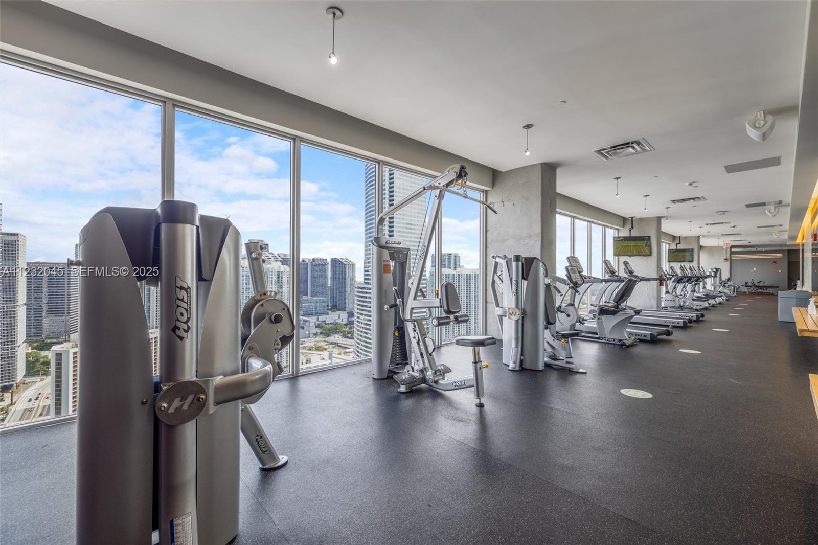151 Southeast 1st Street, Unit 809 Miami, FL 33131 - Photo 43 of 45
