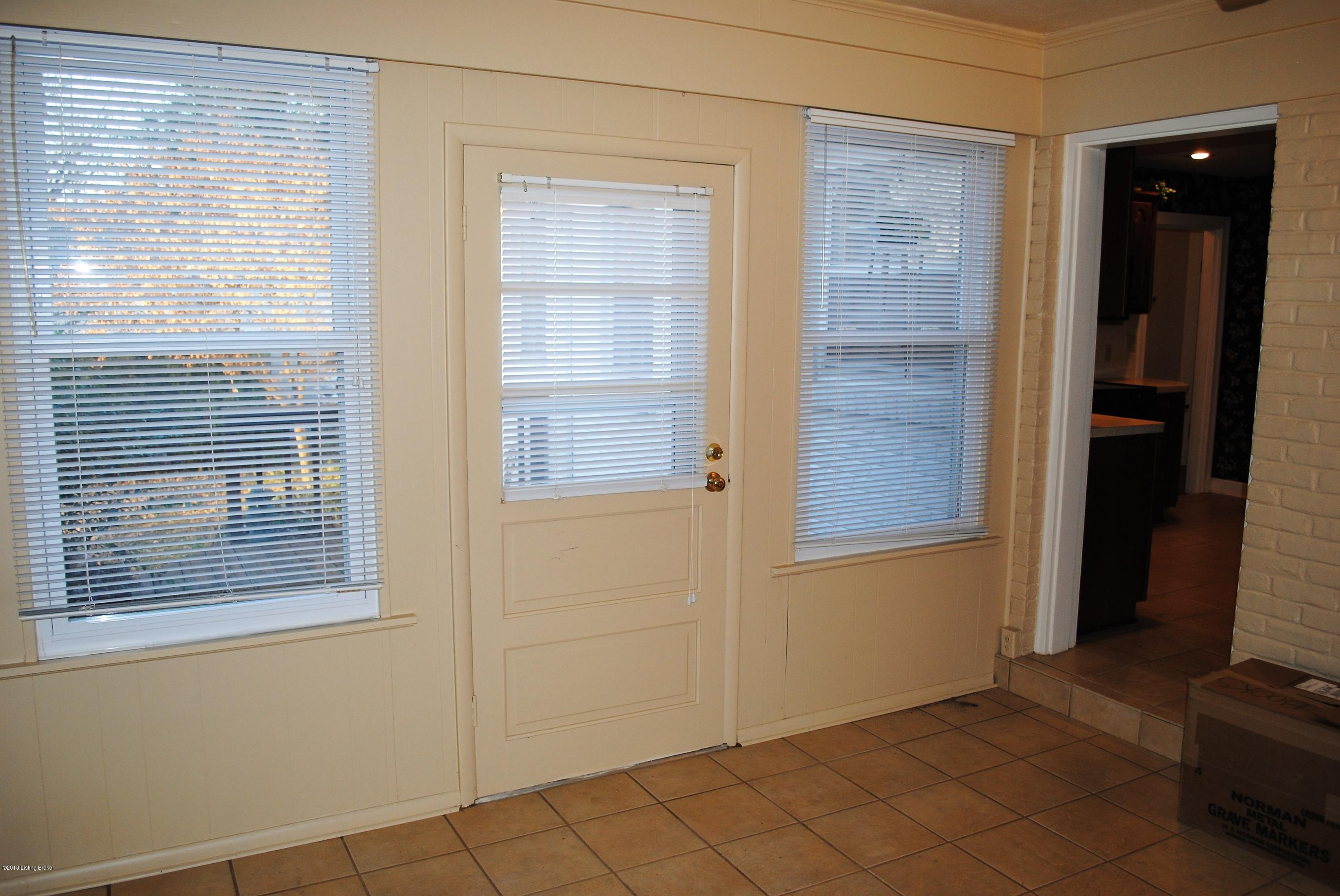 120 South Hampton Road Louisville, KY 40222 - Photo 22 of 24 Sun Room