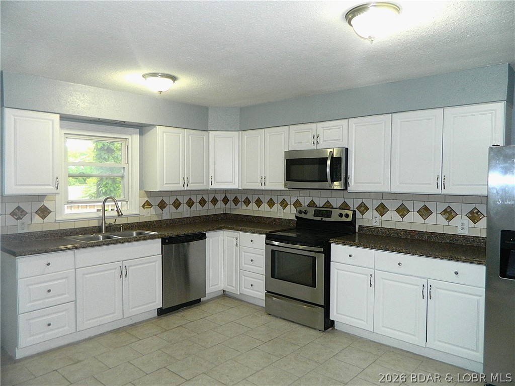 211 Ballenger Road Lake Ozark, MO 65049 - Photo 7 of 28 Large Kitchen