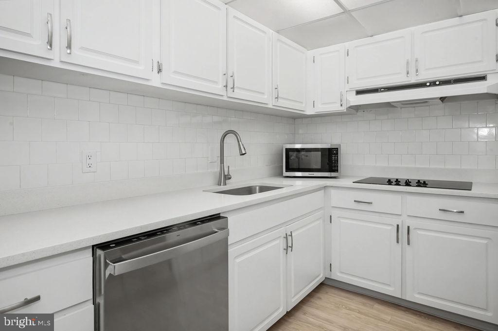 614 Loveville Road, Unit D1D Hockessin, DE 19707 - Photo 7 of 22 Updated Kitchen w Quartz Counters