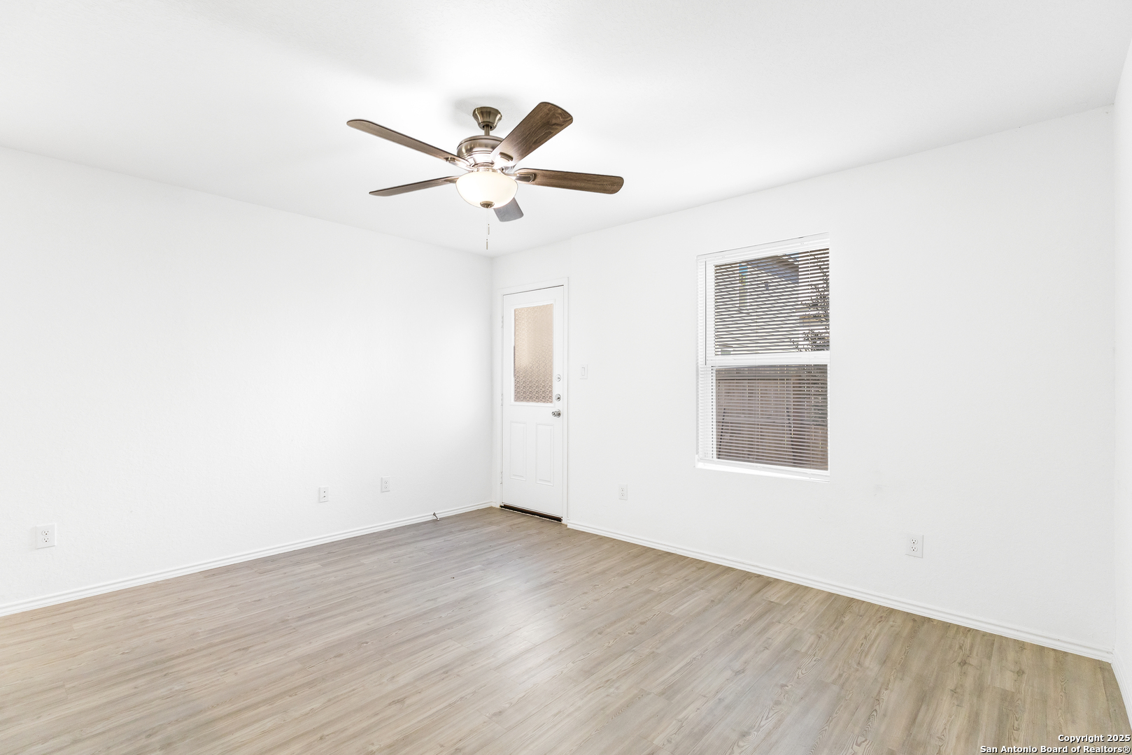 11058 Tree Line San Antonio, TX 78223 - Photo 11 of 25