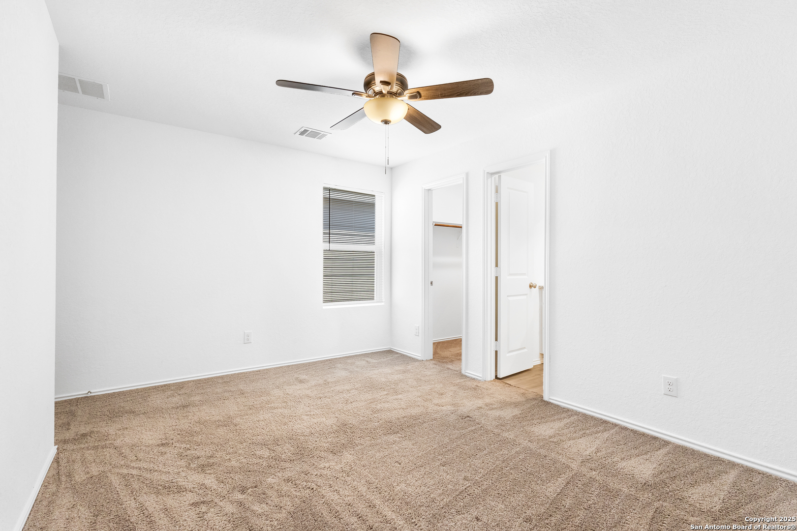 11058 Tree Line San Antonio, TX 78223 - Photo 13 of 25