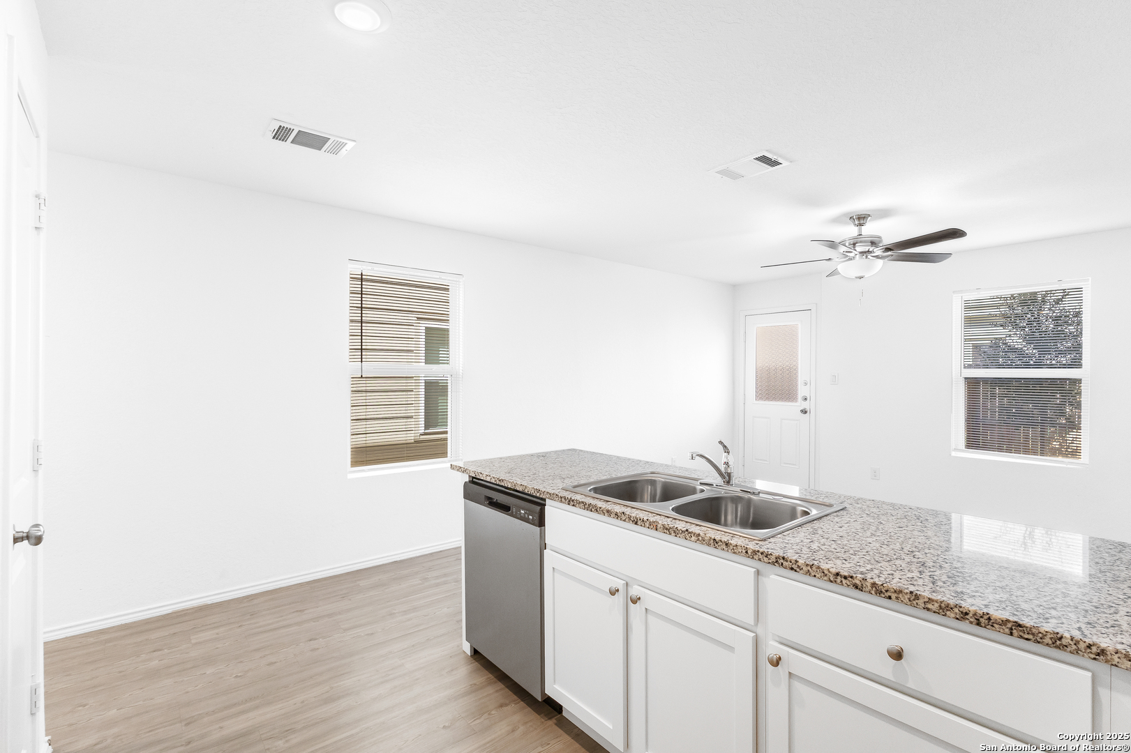 11058 Tree Line San Antonio, TX 78223 - Photo 8 of 25