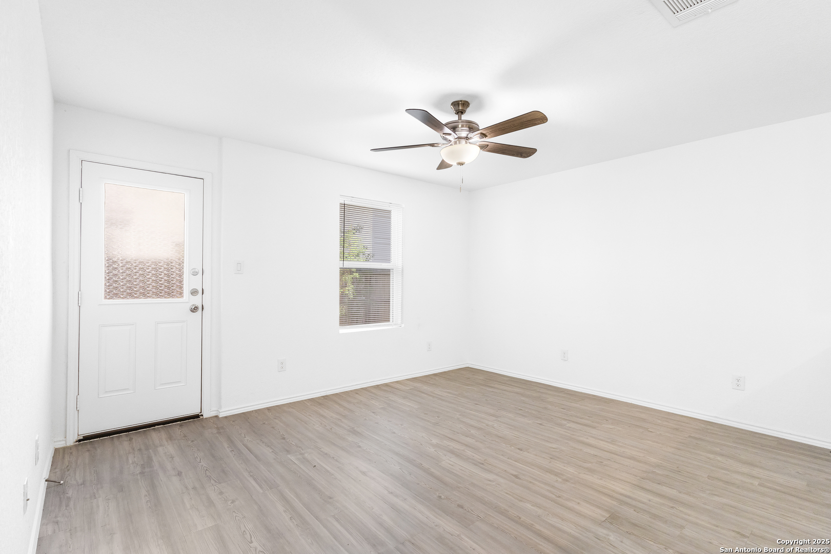 11058 Tree Line San Antonio, TX 78223 - Photo 10 of 25