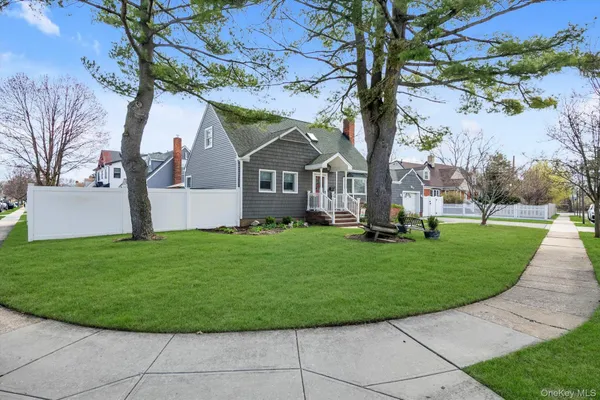 $779,000 | 9 Aster Avenue, Merrick, NY 11566