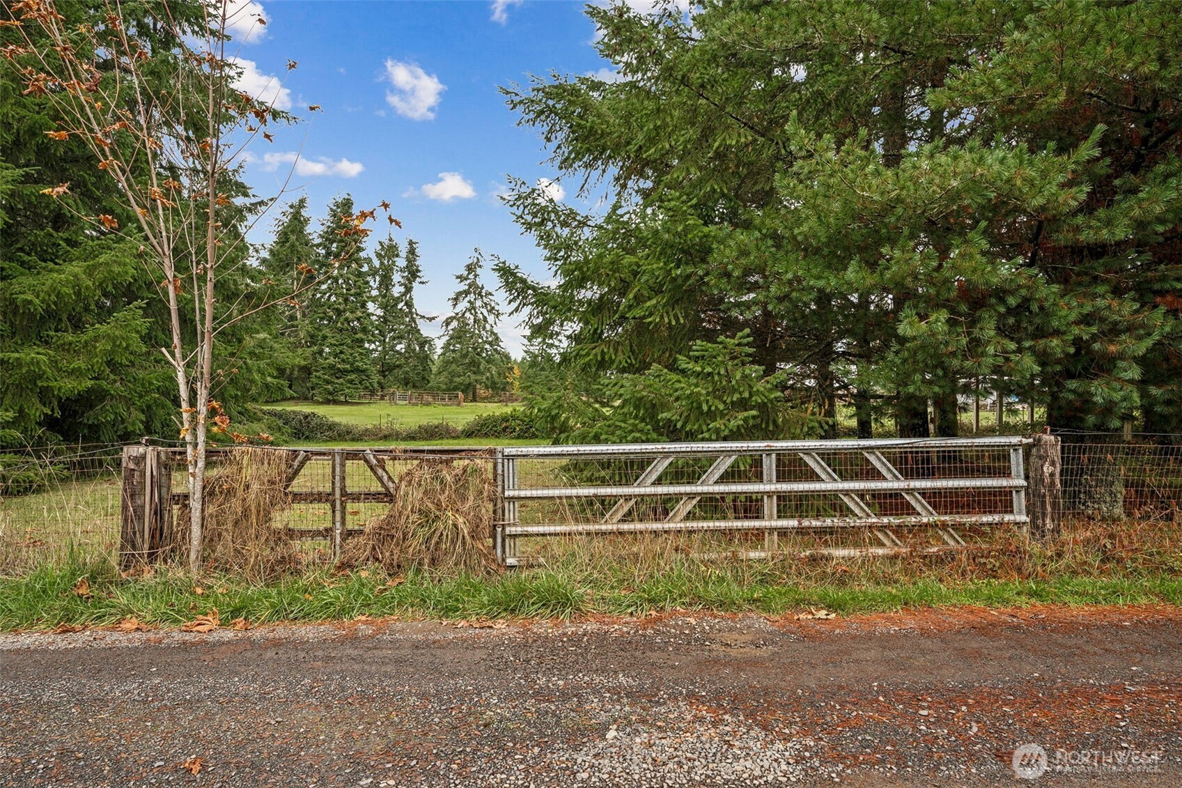 954 South Military Road Winlock, WA 98596 - Photo 33 of 39 a view of a tennis court