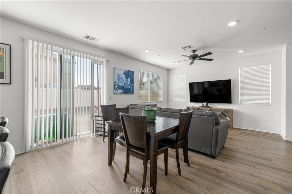 2476 Gunner Ridge Way Rialto, CA 92377 - Photo 13 of 34
