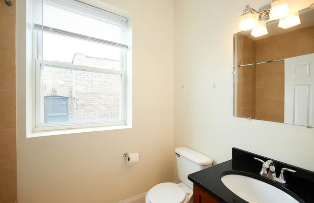 $2,495 | 1609 West Farwell Avenue, Unit 2, Chicago, IL 60626