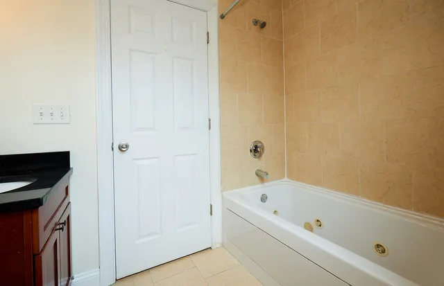 $2,495 | 1609 West Farwell Avenue, Unit 2, Chicago, IL 60626