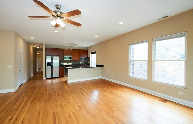 $2,495 | 1609 West Farwell Avenue, Unit 2, Chicago, IL 60626