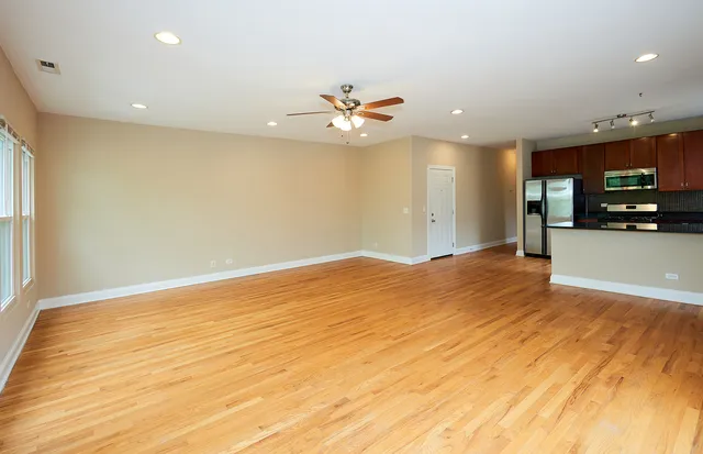 $2,495 | 1609 West Farwell Avenue, Unit 2, Chicago, IL 60626