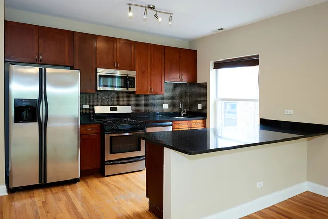 $2,495 | 1609 West Farwell Avenue, Unit 2, Chicago, IL 60626
