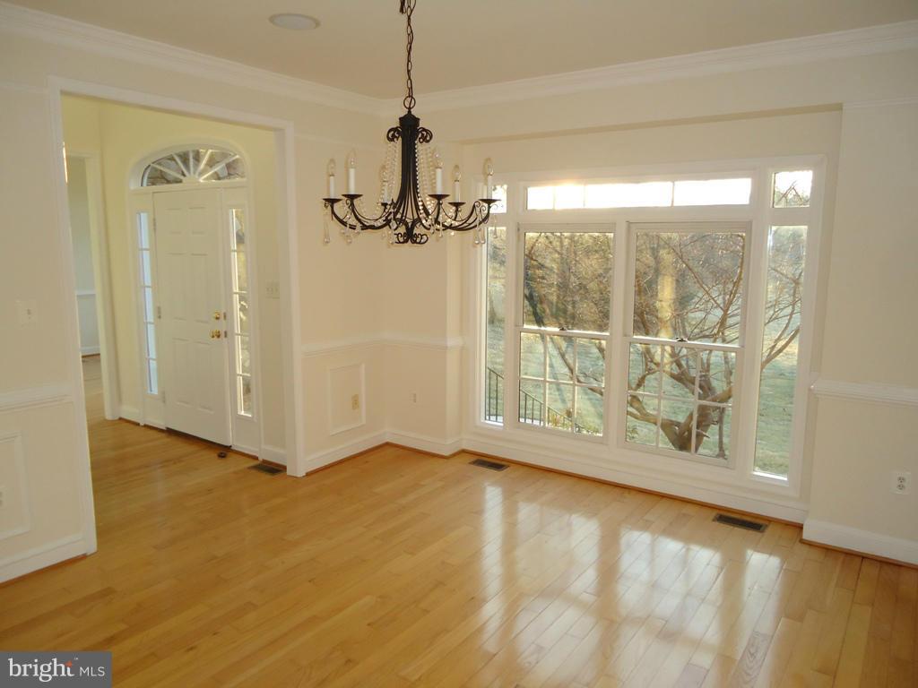 6911 Dorsey Road Laytonsville, MD 20882 - Photo 4 of 25 Dining Room