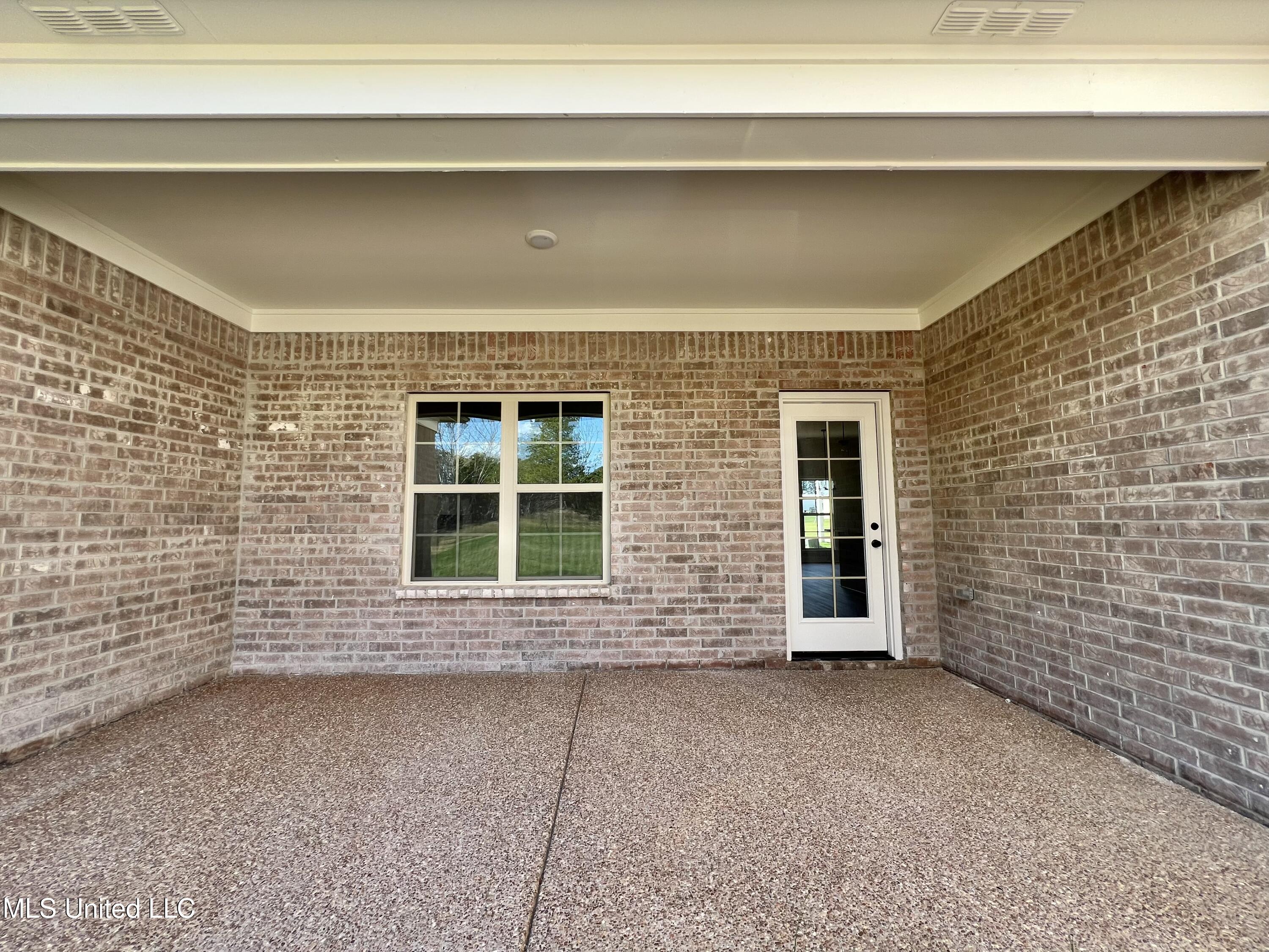 2134 Scott Mdws Lane Hernando, MS 38632 - Photo 2 of 30 IMG_4320