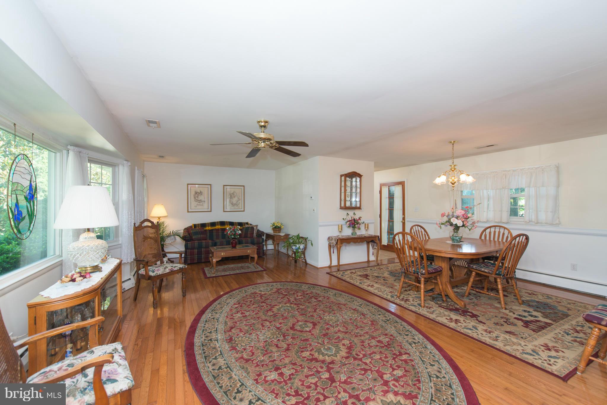 913 Starbit Road Baltimore, MD 21286 - Photo 4 of 30 Living Room