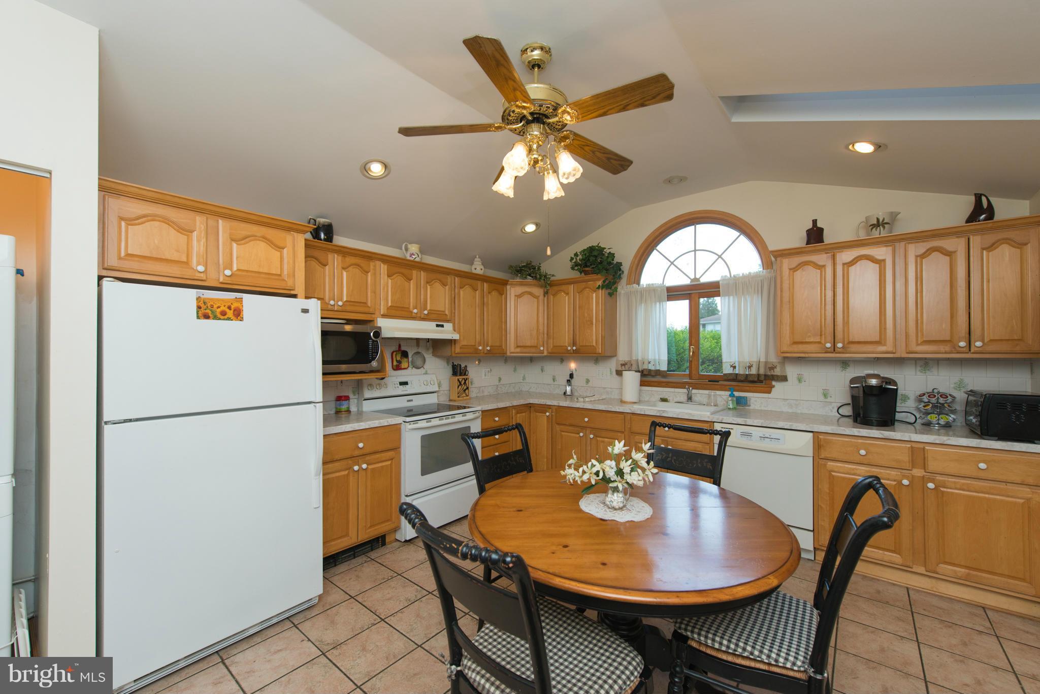 913 Starbit Road Baltimore, MD 21286 - Photo 9 of 30 Kitchen