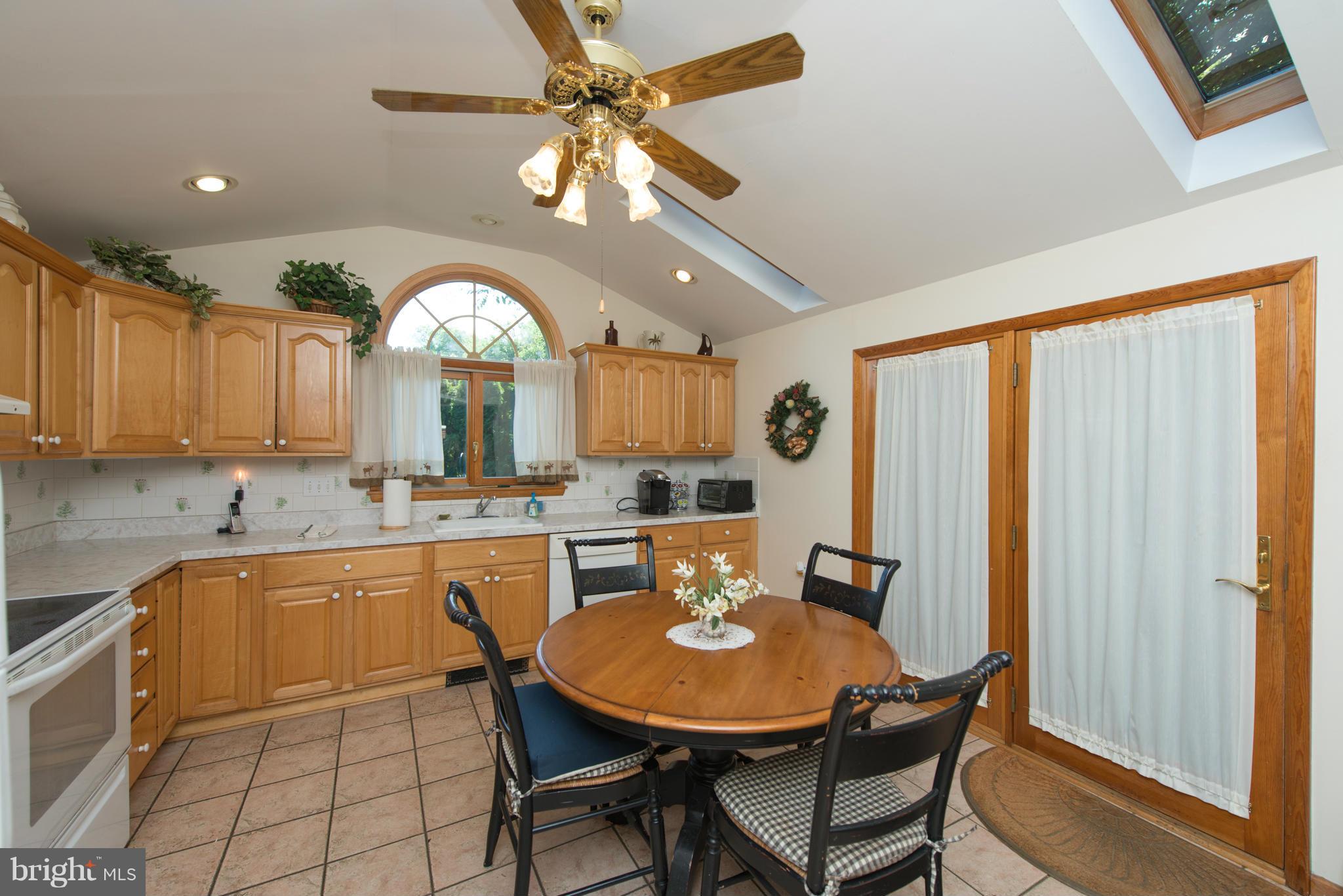 913 Starbit Road Baltimore, MD 21286 - Photo 10 of 30 Kitchen