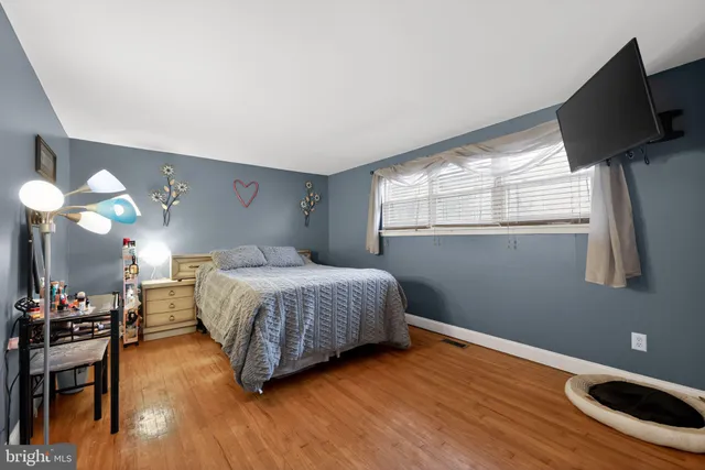 $270,000 | 140 Laureba Avenue, Stratford, NJ 08084