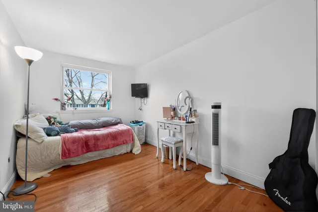 $270,000 | 140 Laureba Avenue, Stratford, NJ 08084