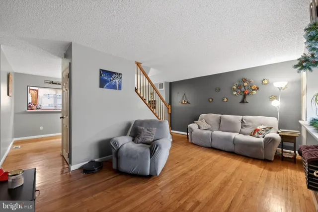 $270,000 | 140 Laureba Avenue, Stratford, NJ 08084