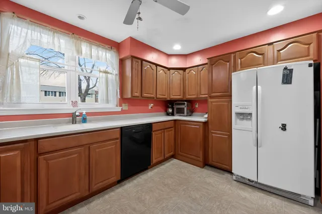 $270,000 | 140 Laureba Avenue, Stratford, NJ 08084