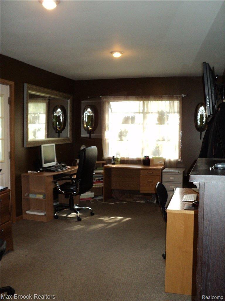 585 Mary Ellen Road Rochester, MI 48307 - Photo 11 of 16 Family Room