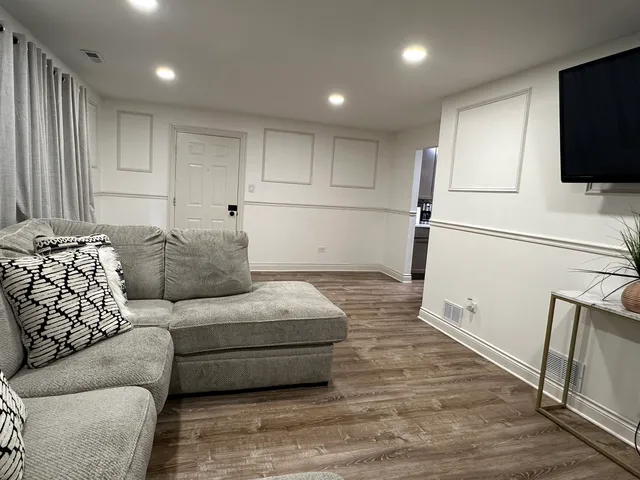 $164,900 | 2807 Glenwood Lansing Road, Unit 212, Lynwood, IL 60411