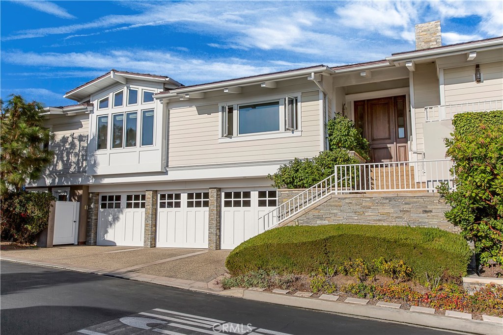 822 Emerald Bay Laguna Beach, CA 92651 - Photo 3 of 26 front view of a house with a yard