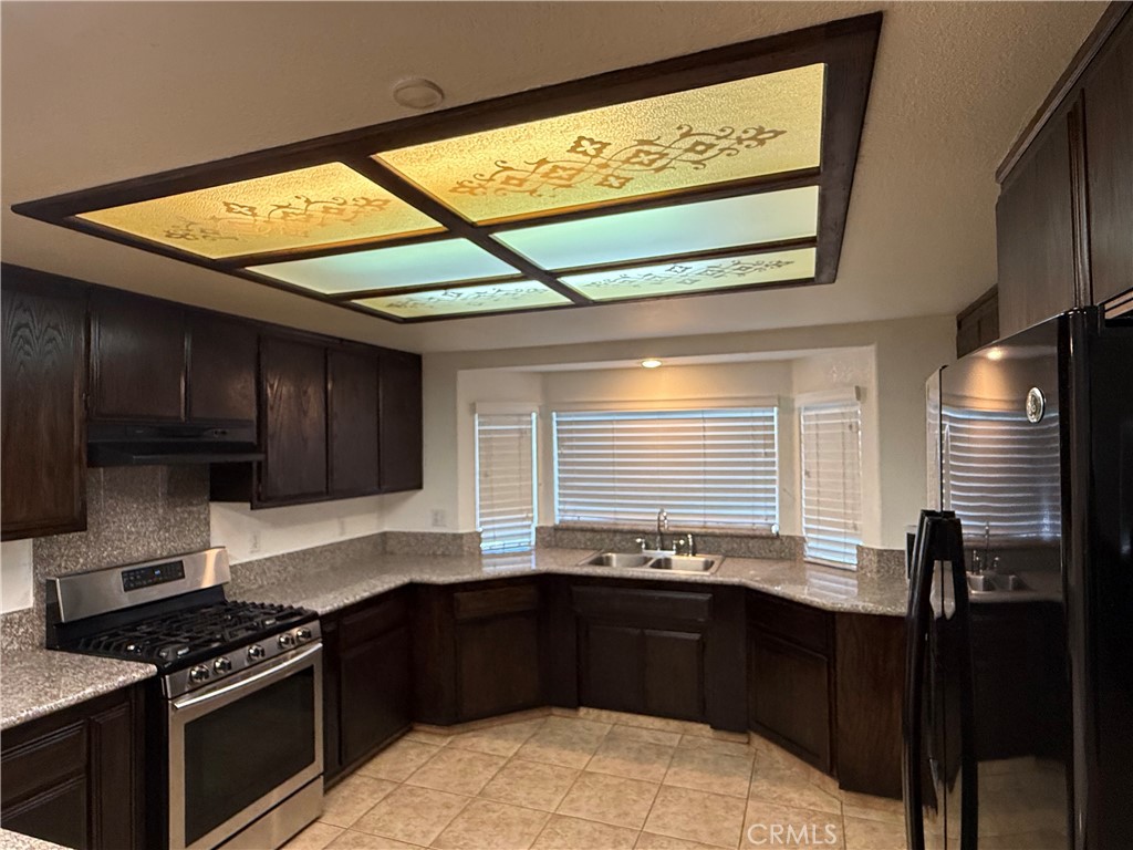 12076 Musgrave Road Hesperia, CA 92344 - Photo 36 of 60 Kitchen